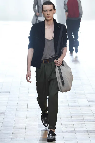 Look 15